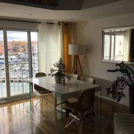 Duplex Port Cap Апартаменти